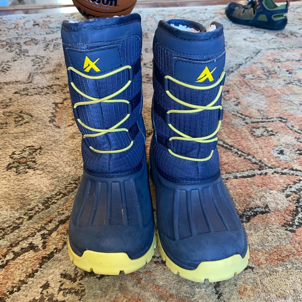 Kids Yeerovan Blue and Yellow Winter Boots